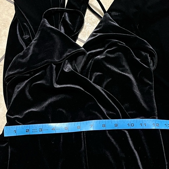 Lulu’s Kylinna Velvet Jumpsuit Inseam 30 - Picture 7 of 8